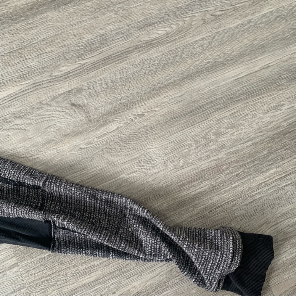 Lululemon Half Zip 🩶🖤🤍 - Picture 6 of 16